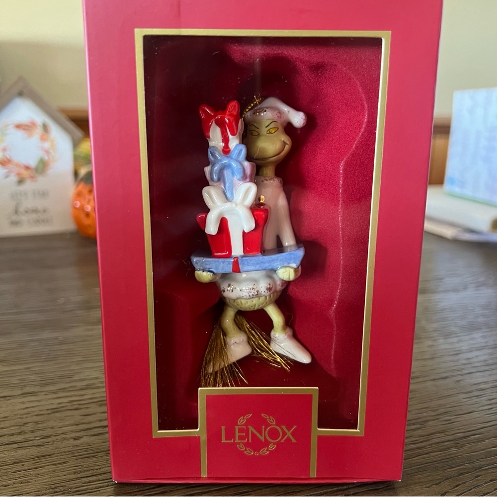 LENOX Dr. Seuss, The Grinch with all the gifts porcelain ornament